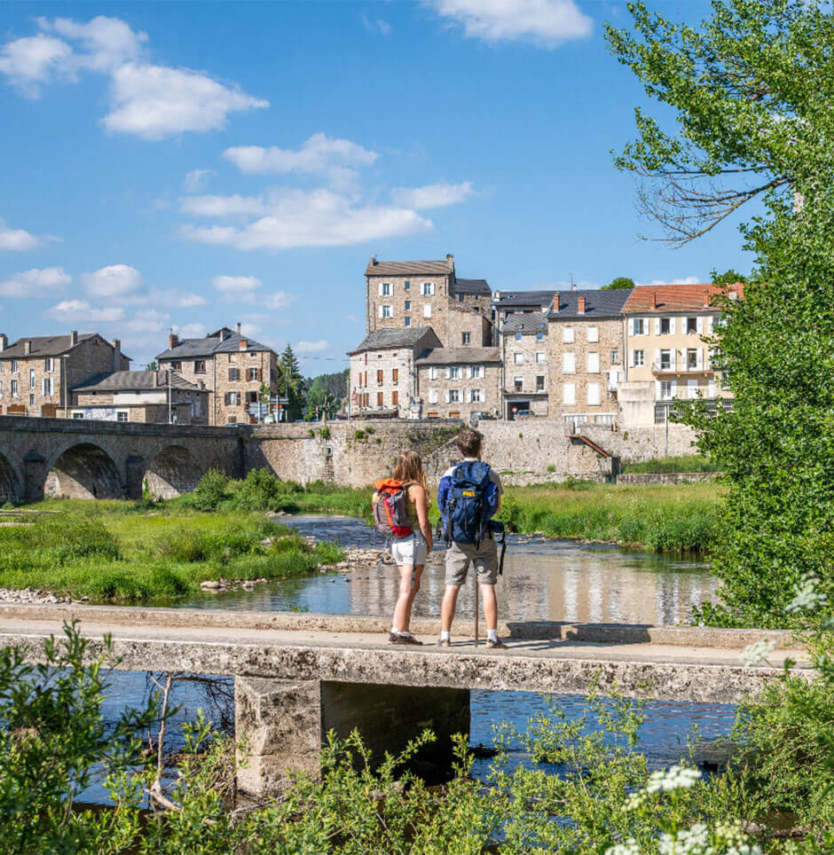 Explorez les richesses du terroir de la Haute-Loire, autour du camping Les Murmures du Lignon