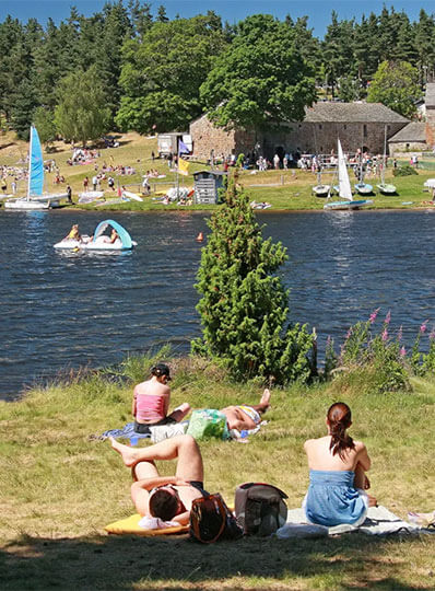 Camping en Auvergne Les Murmures du Lignon. Baignade