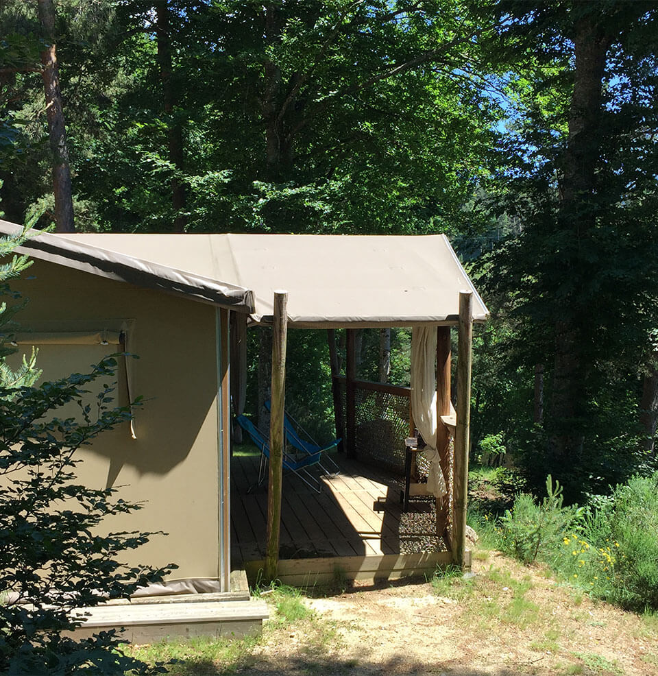 Évadez-vous en tente Safari Cotton, au cœur de l’Auvergne